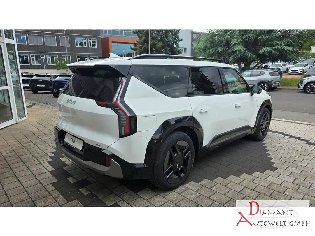 Kia EV9 - Thumbnail 4