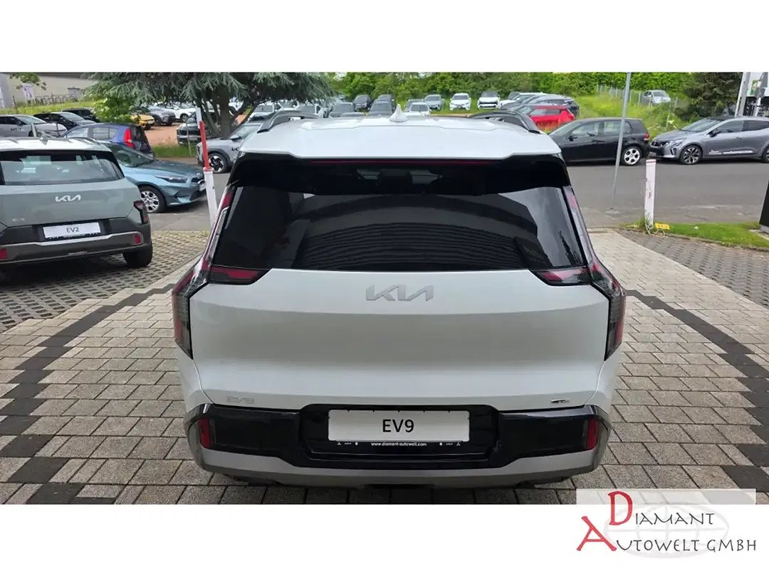Kia EV9 - Thumbnail 6