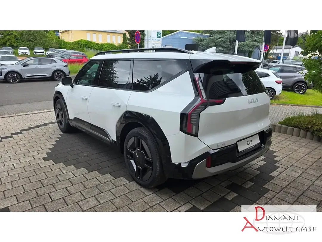 Kia EV9 - Thumbnail 7