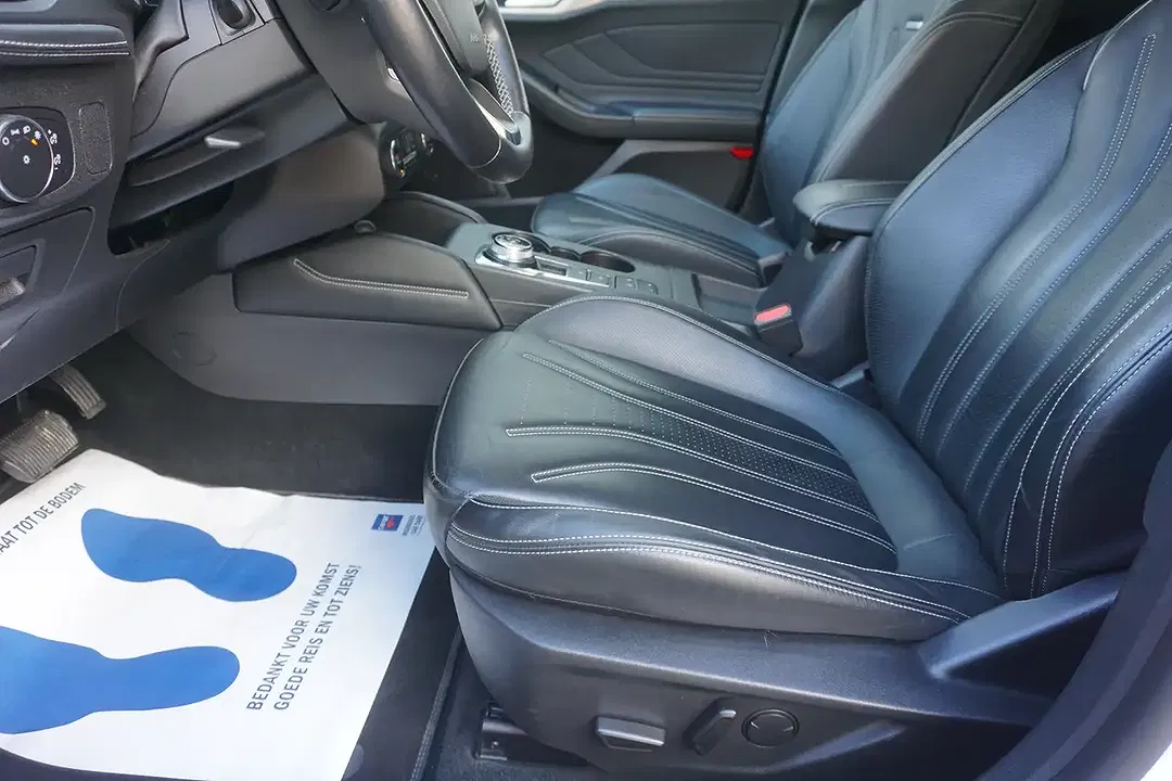 Ford Focus - Thumbnail 6