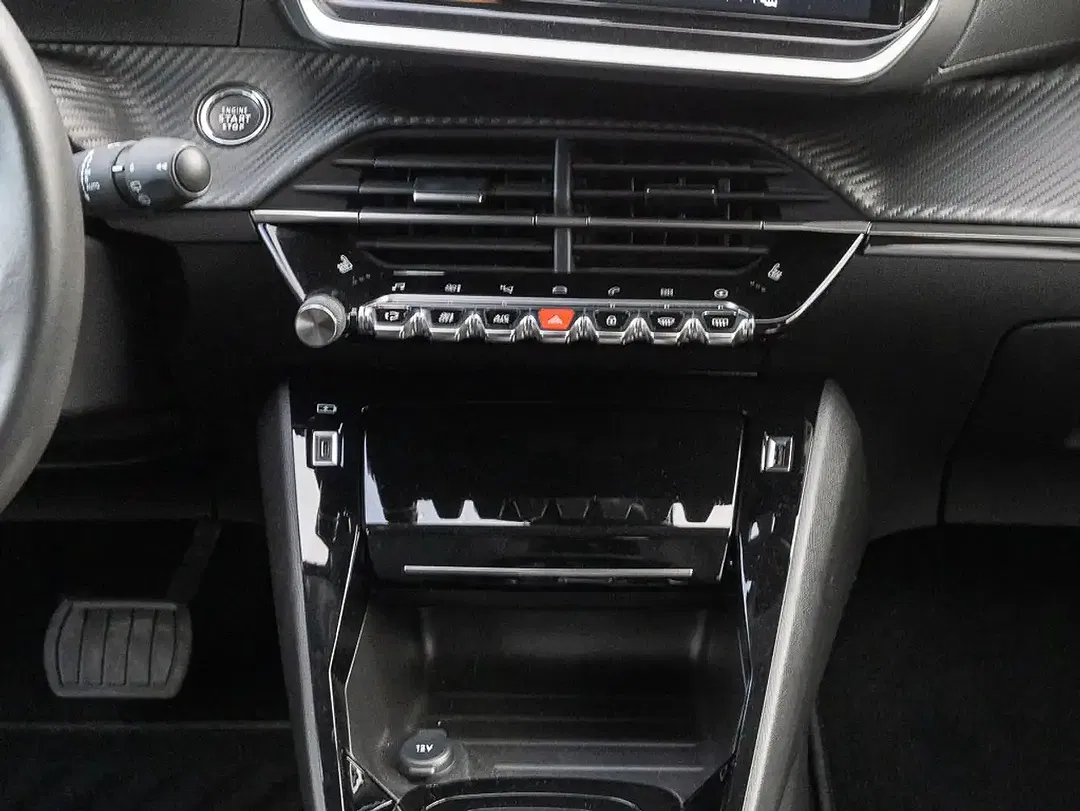 Peugeot e-208 - Thumbnail 9