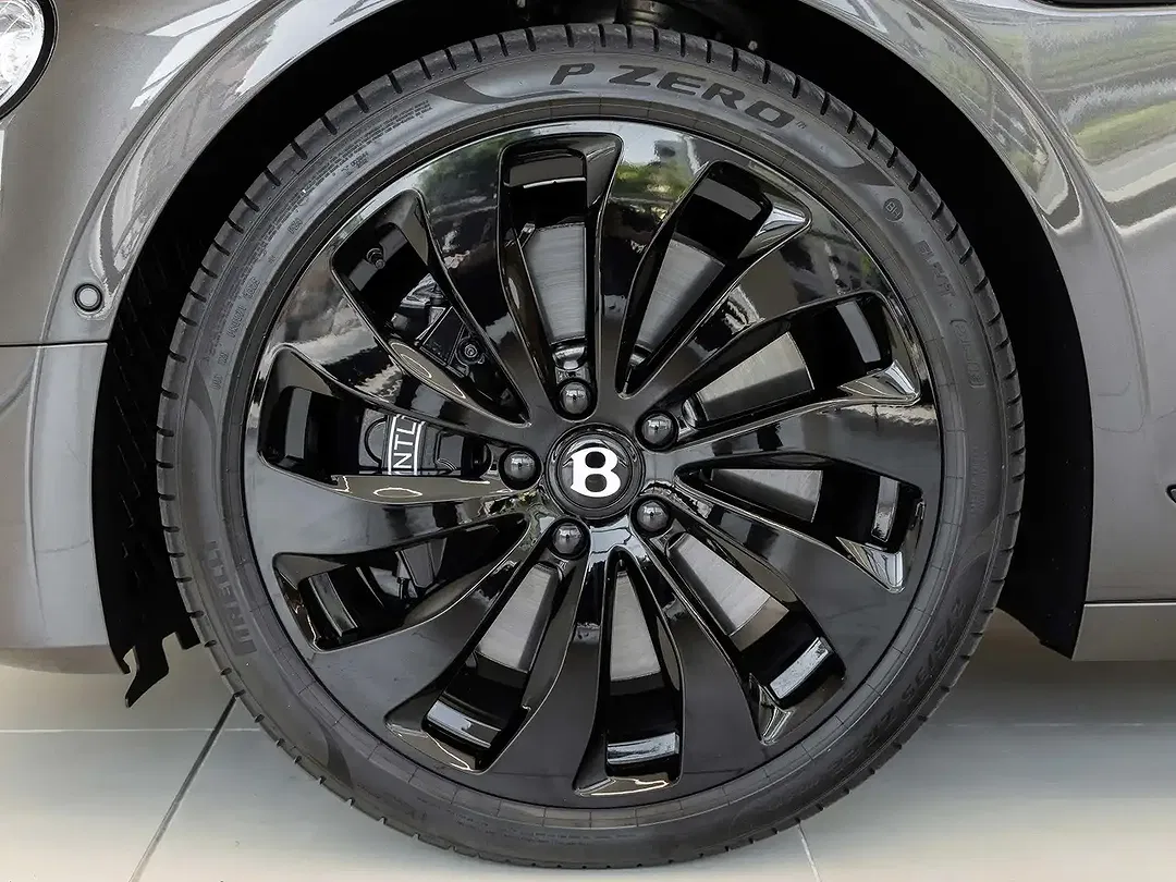 Bentley Flying Spur - Thumbnail 6