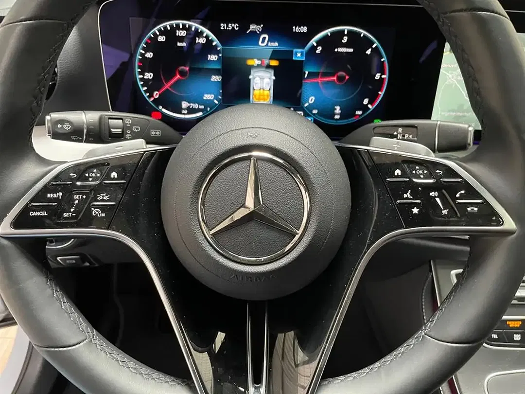 Mercedes-Benz E 200 - Thumbnail 11