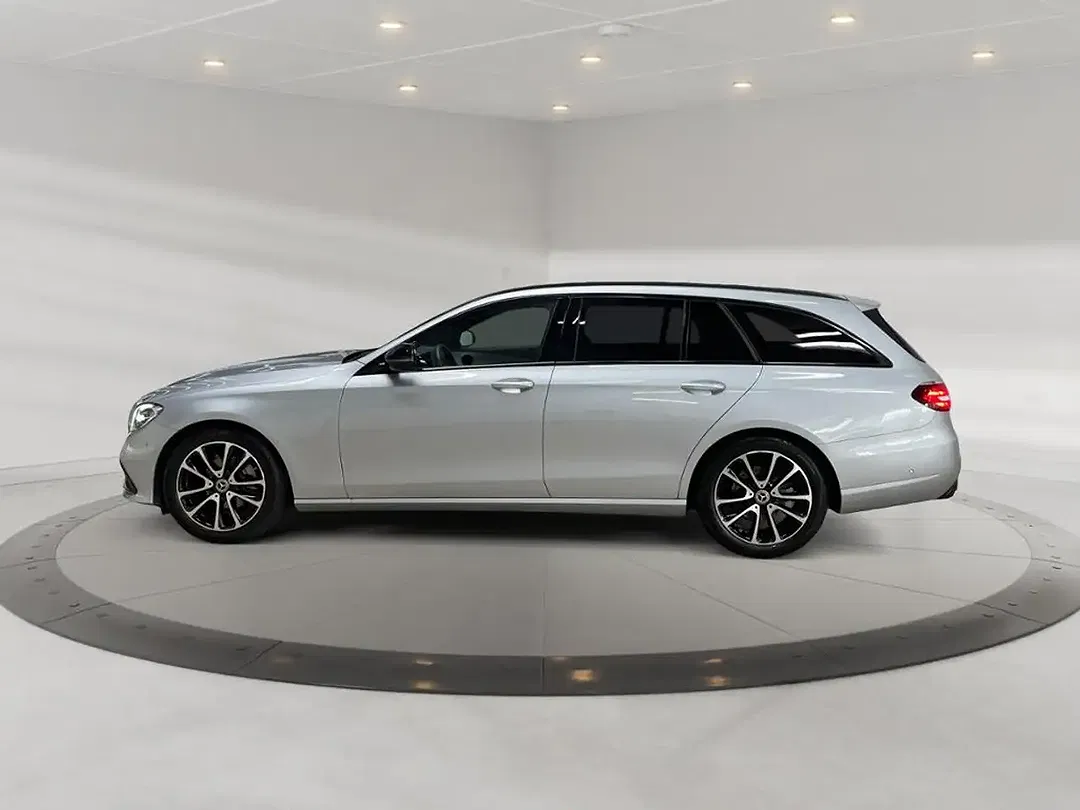 Mercedes-Benz E 200 - Thumbnail 3