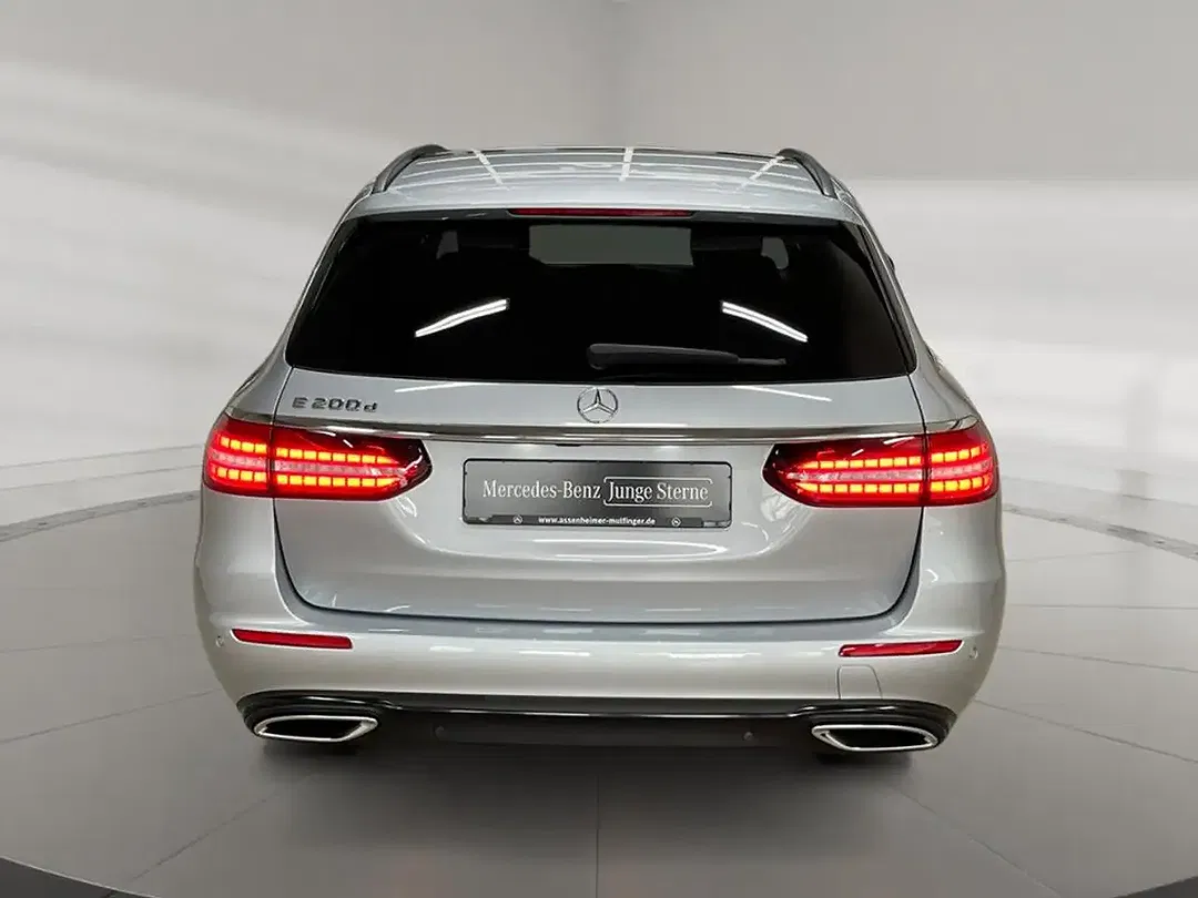 Mercedes-Benz E 200 - Thumbnail 4