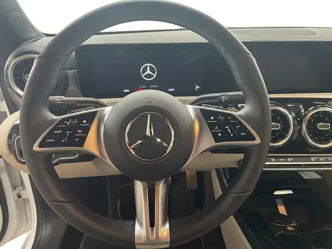Mercedes-Benz CLA 180 - Thumbnail 10