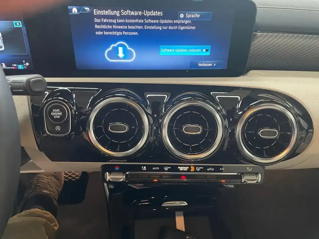 Mercedes-Benz CLA 180 - Thumbnail 11