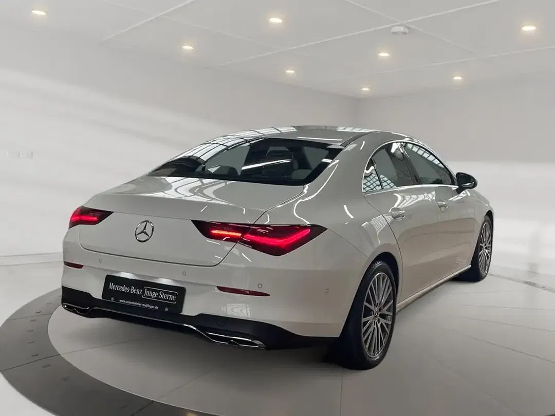 Mercedes-Benz CLA 180 - Thumbnail 2
