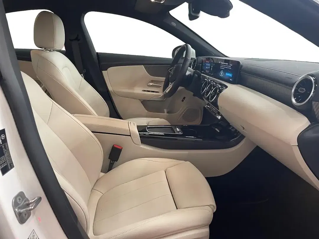 Mercedes-Benz CLA 180 - Thumbnail 3
