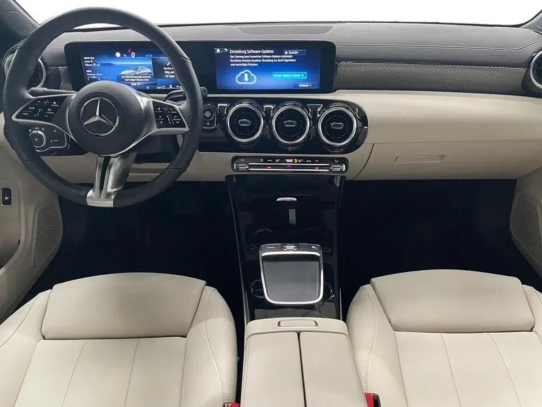 Mercedes-Benz CLA 180 - Thumbnail 4