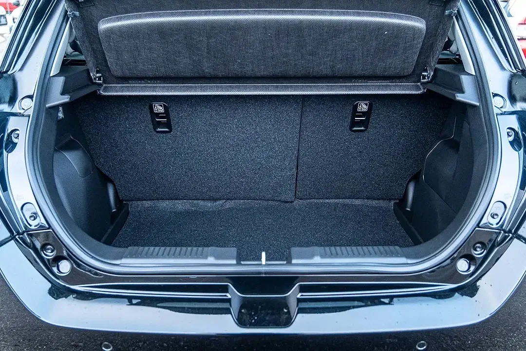 Suzuki Swift - Thumbnail 9