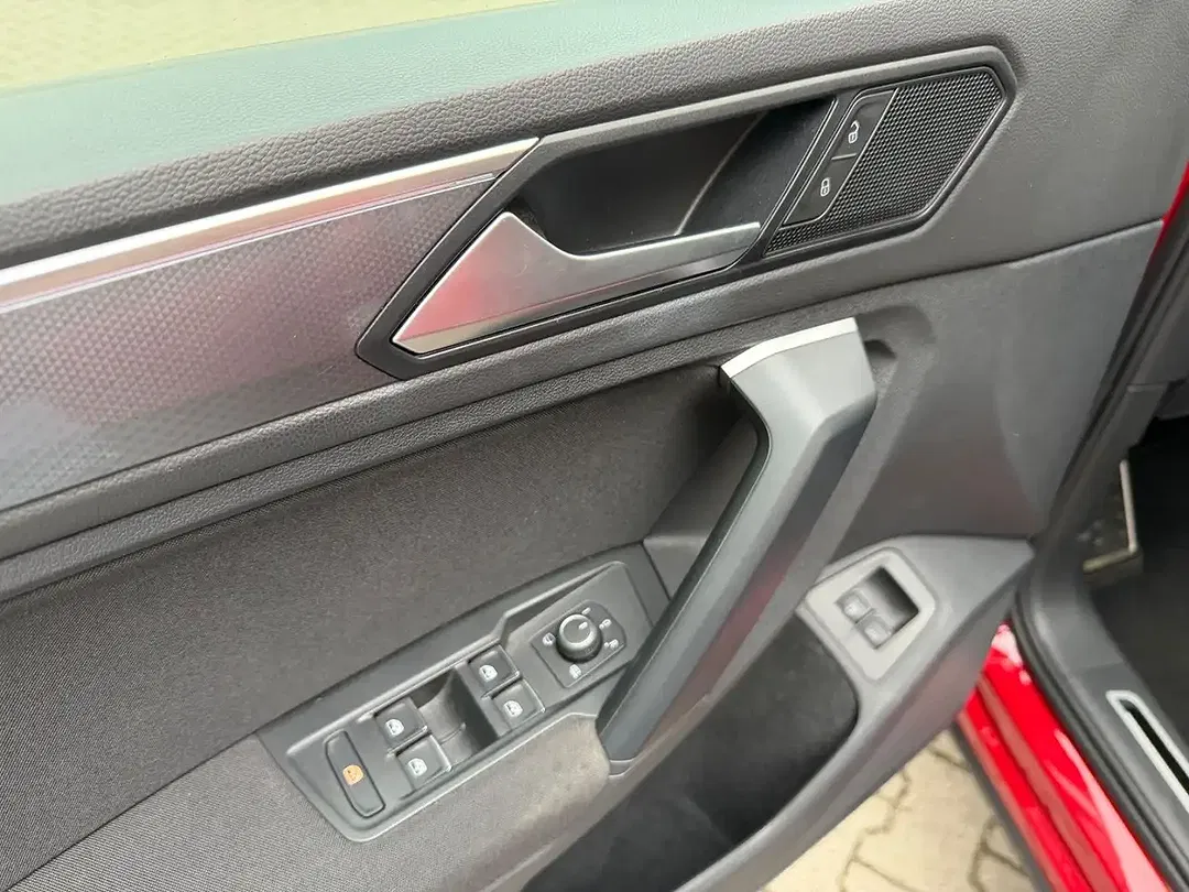 Volkswagen Tiguan - Thumbnail 10