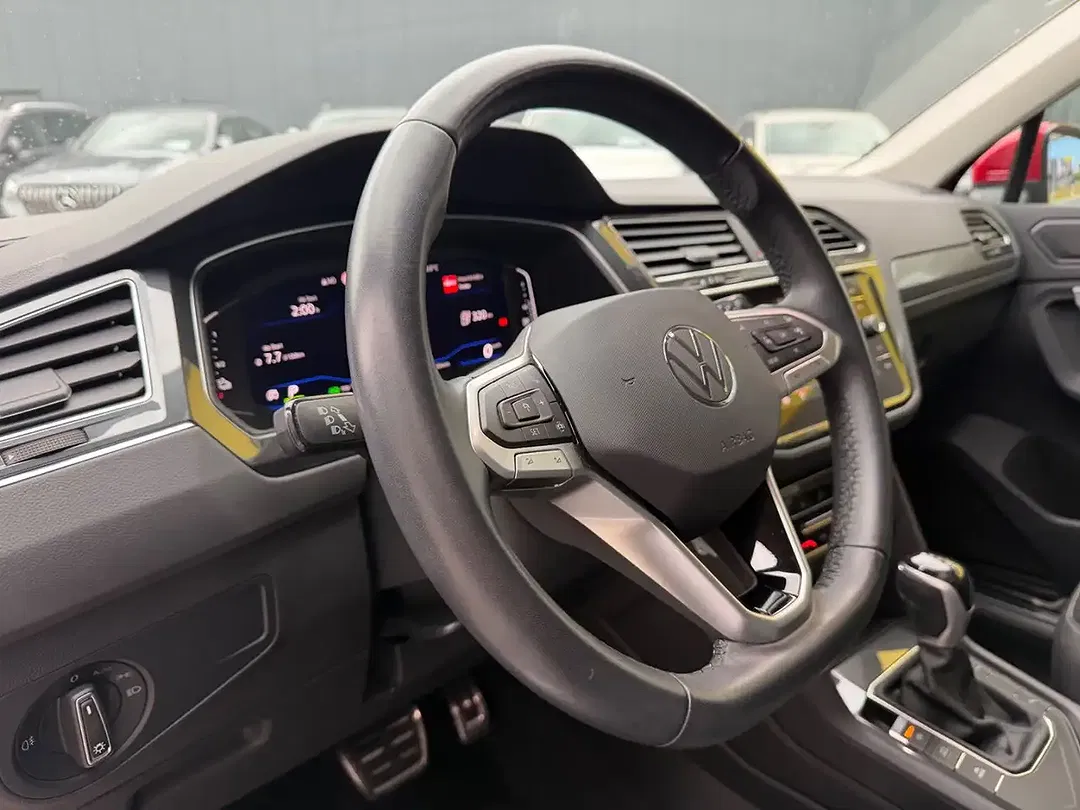 Volkswagen Tiguan - Thumbnail 14