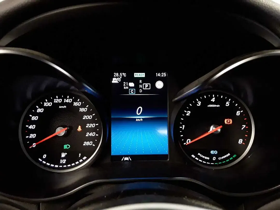 Mercedes-Benz GLC 300 - Thumbnail 7