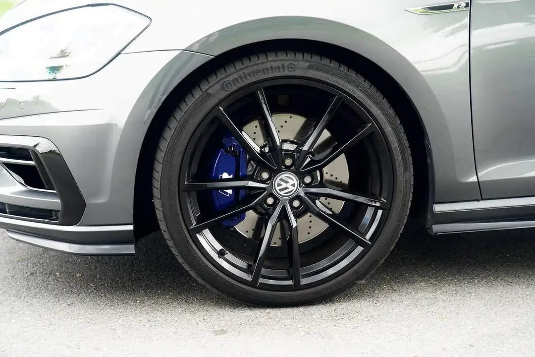 Volkswagen Golf R - Thumbnail 4