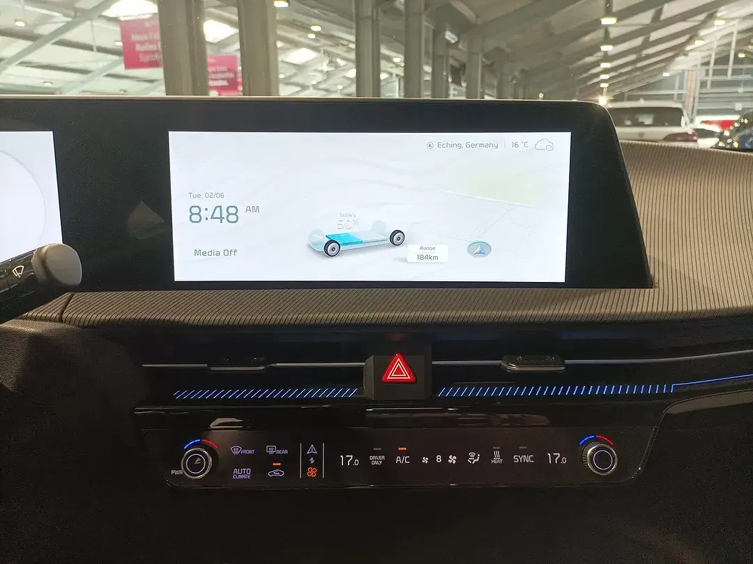 Kia EV6 - Thumbnail 11