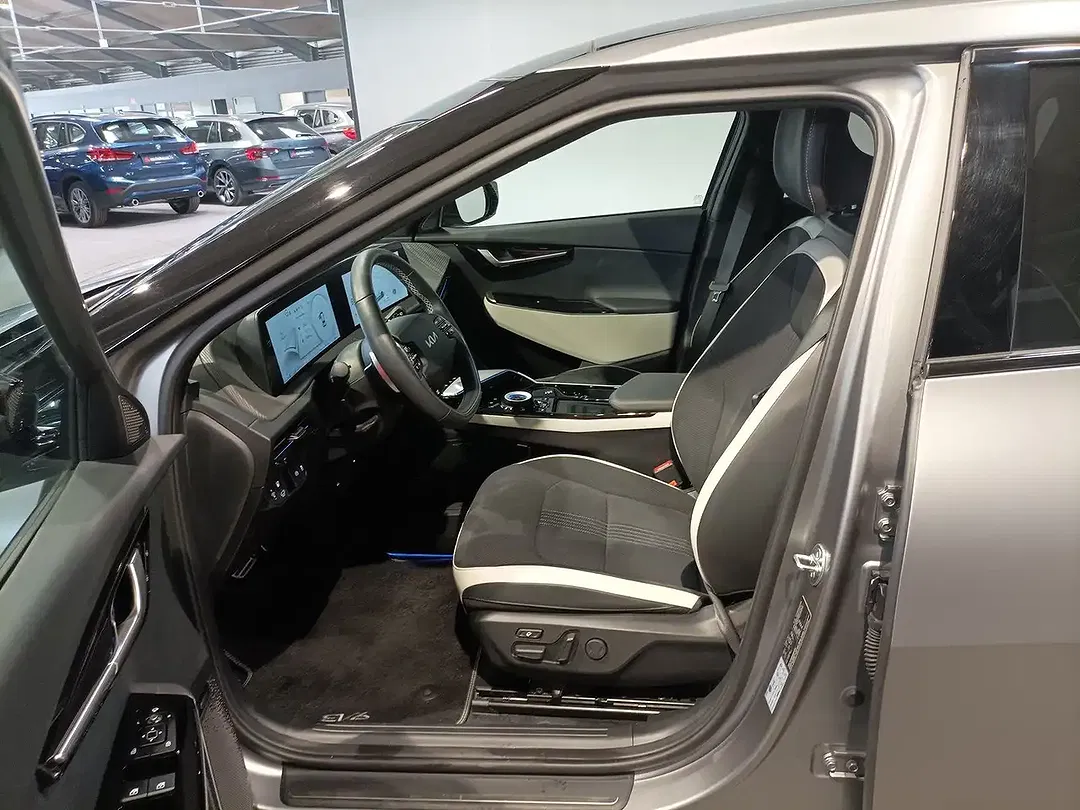 Kia EV6 - Thumbnail 8