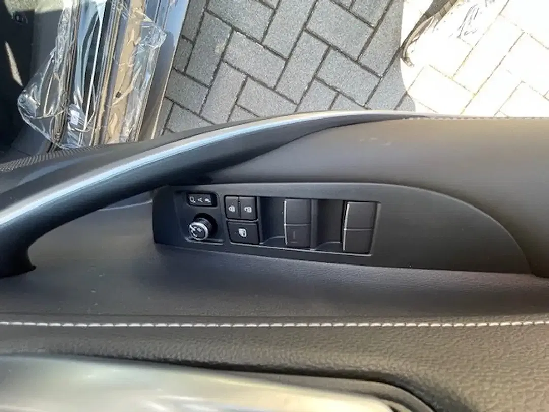 Toyota Corolla - Thumbnail 13