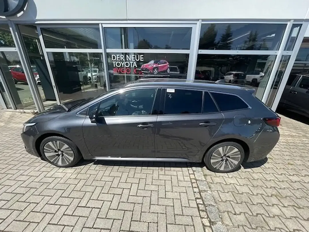Toyota Corolla - Thumbnail 3