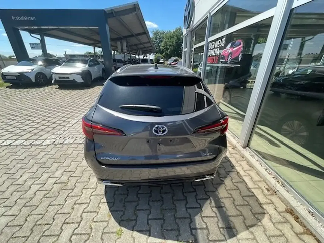 Toyota Corolla - Thumbnail 4