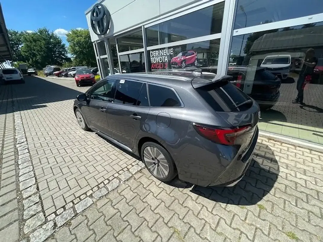 Toyota Corolla - Thumbnail 5