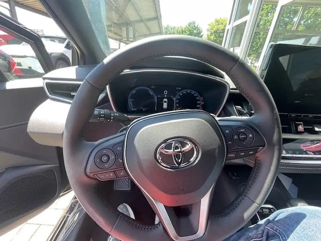 Toyota Corolla - Thumbnail 9
