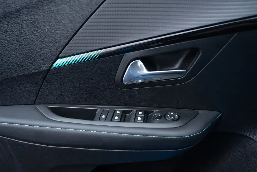 Peugeot 208 - Thumbnail 11