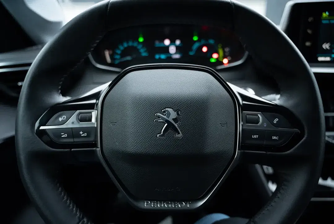 Peugeot 208 - Thumbnail 12