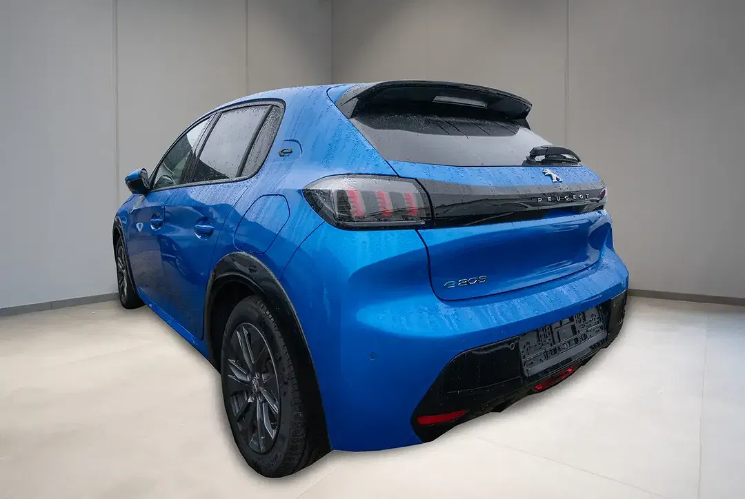 Peugeot 208 - Thumbnail 4