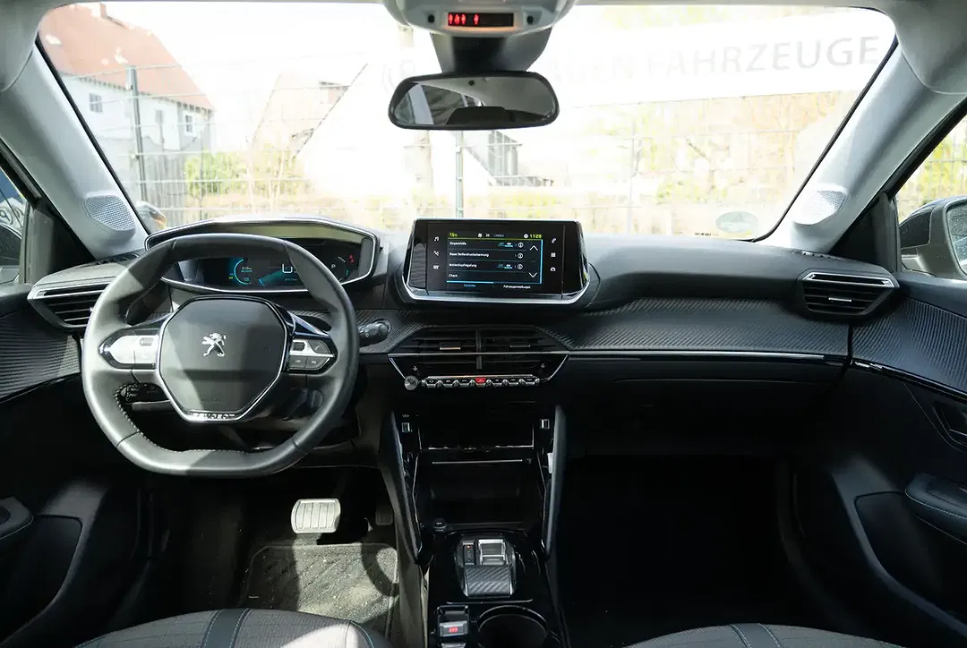 Peugeot 208 - Thumbnail 5