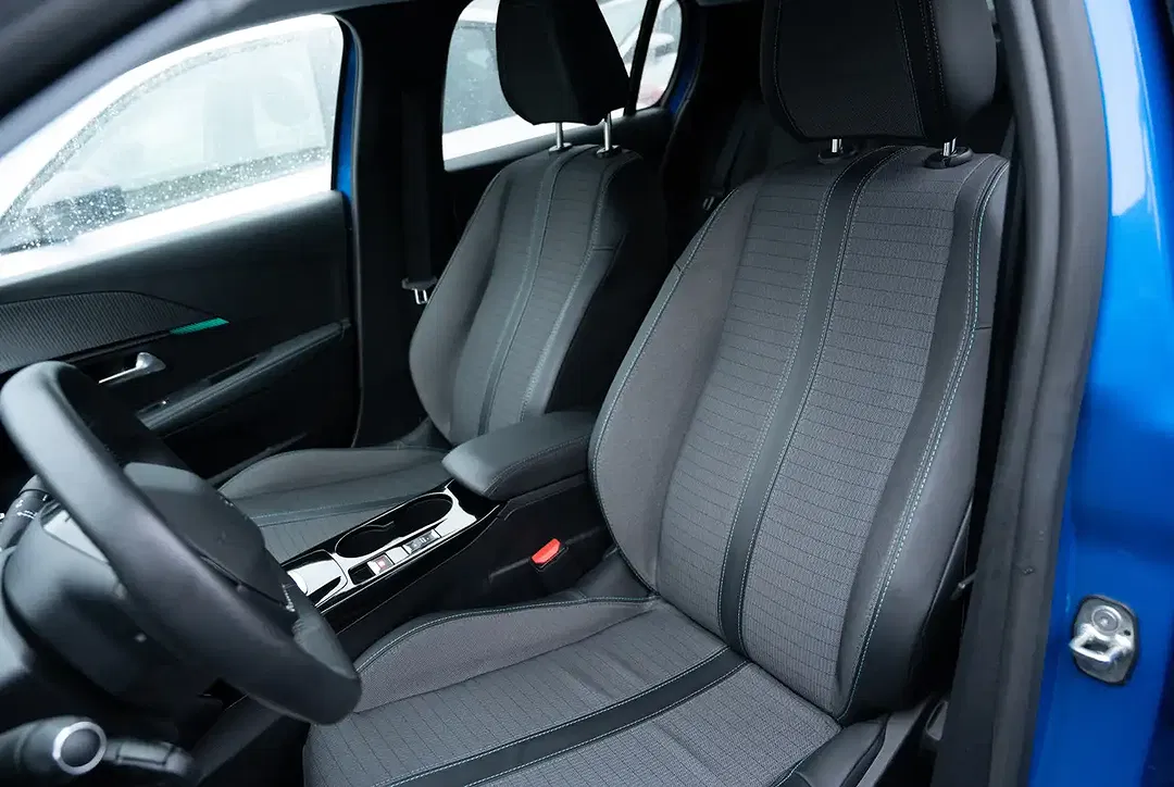 Peugeot 208 - Thumbnail 6