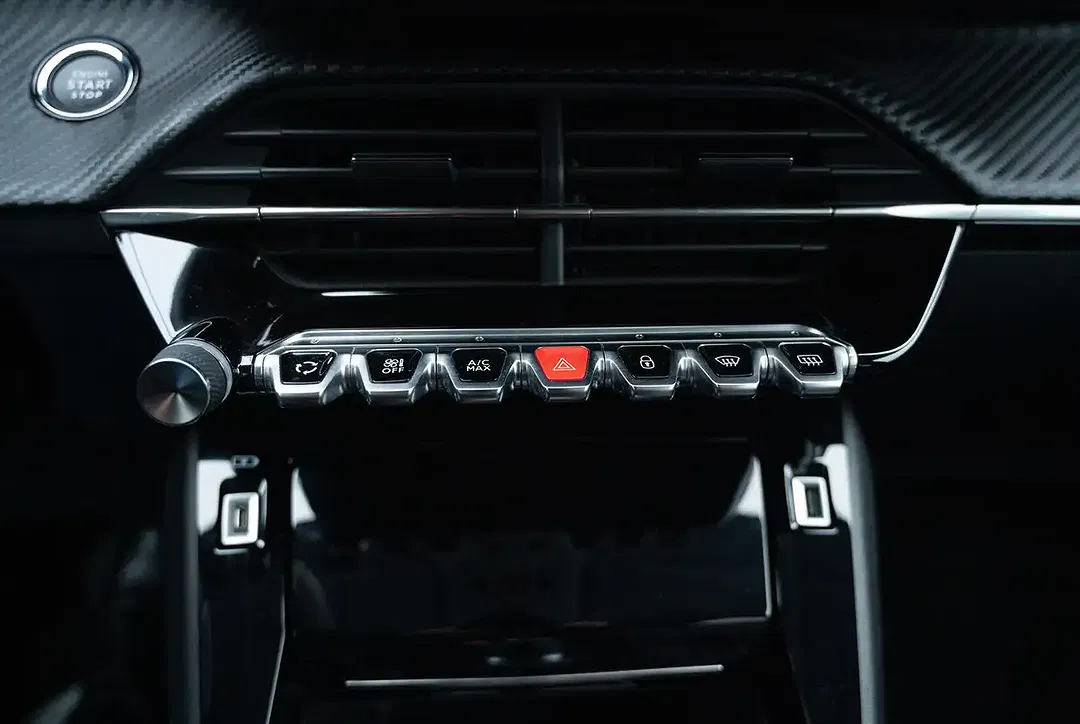 Peugeot 208 - Thumbnail 8