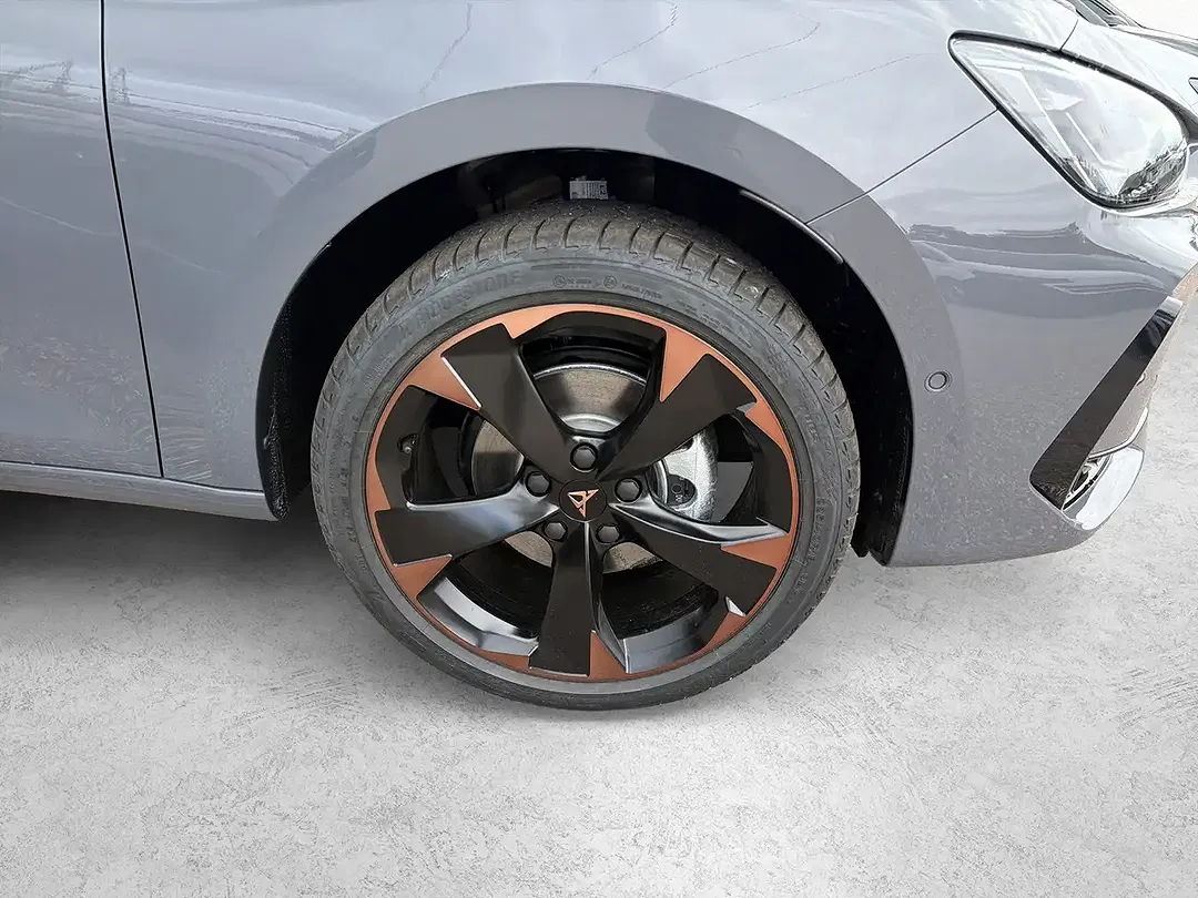 CUPRA Leon - Thumbnail 4