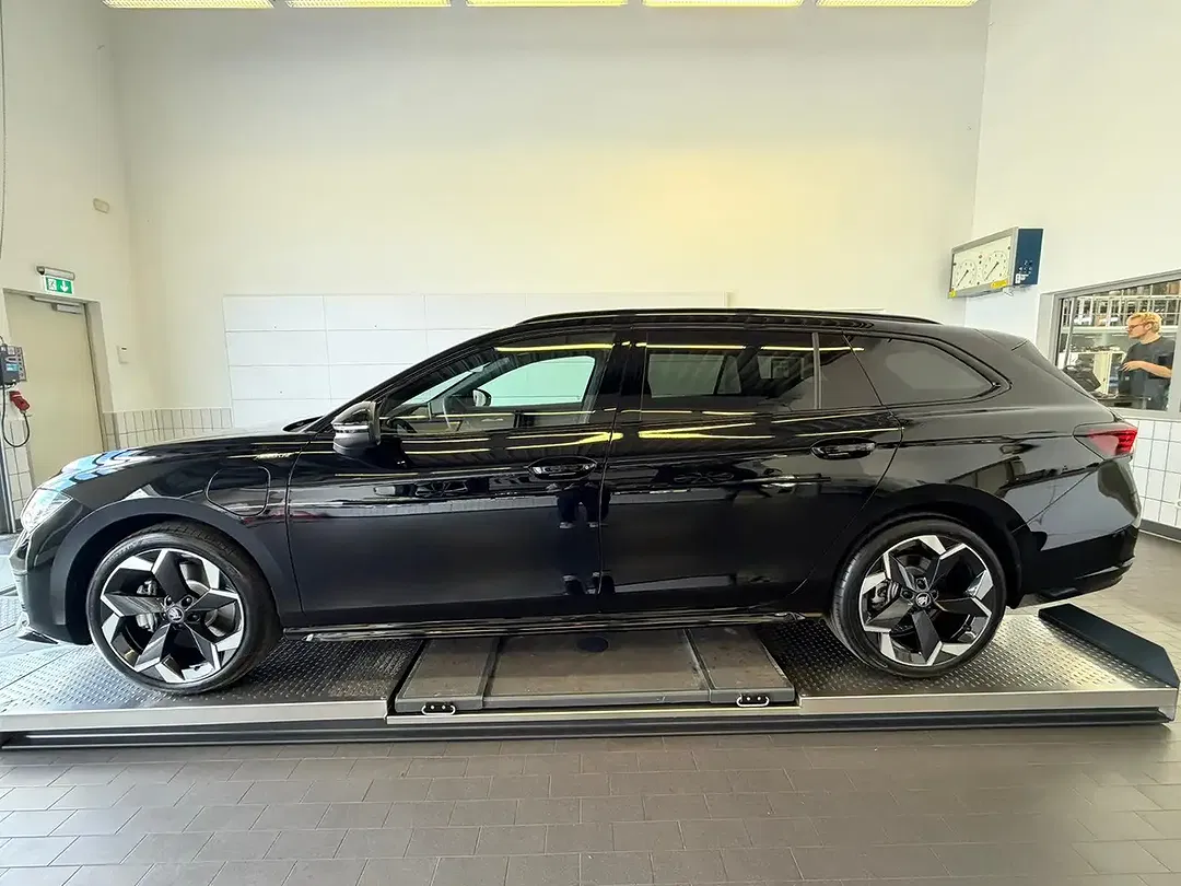 Skoda Superb - Thumbnail 2