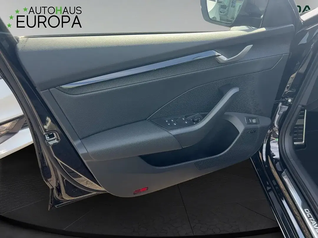 Skoda Octavia - Thumbnail 8