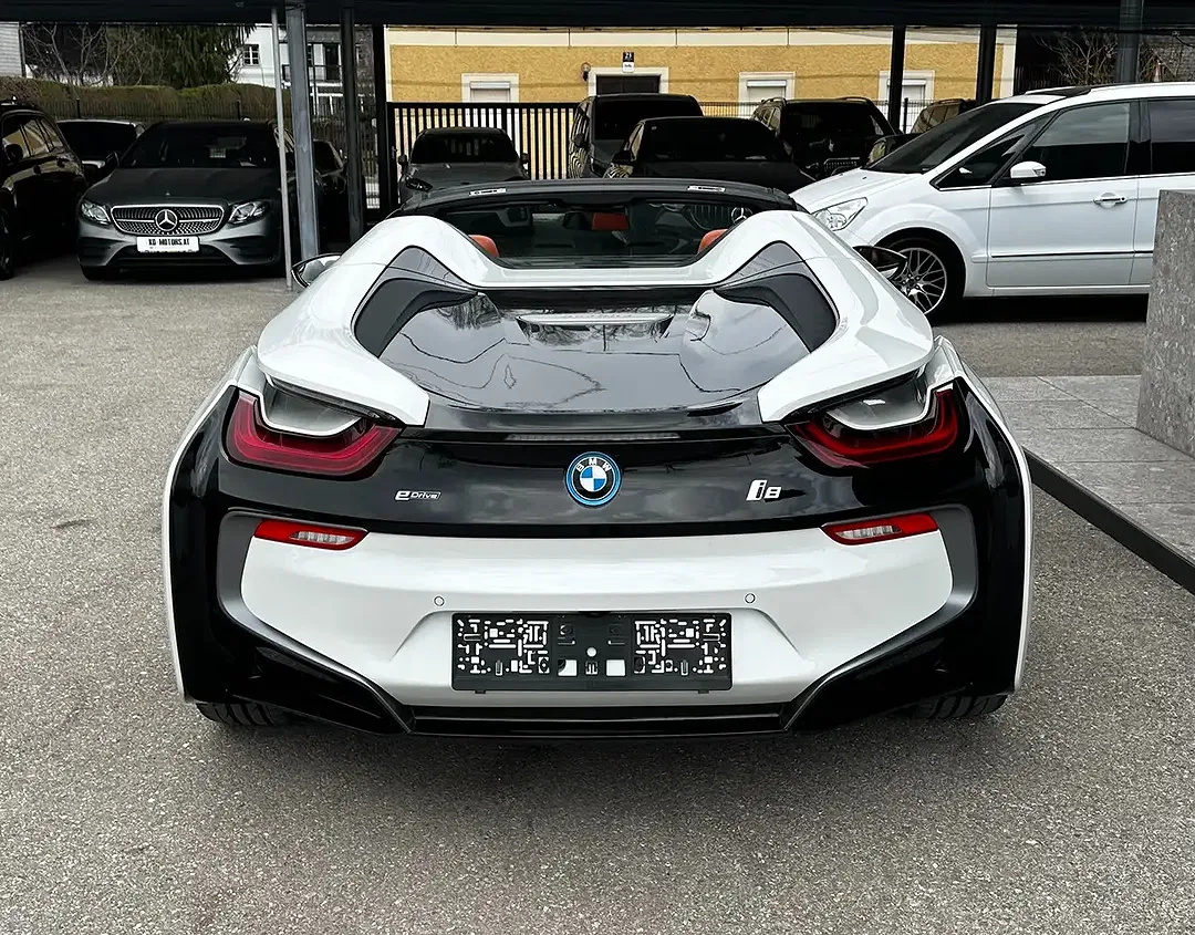 BMW i8 - Thumbnail 11