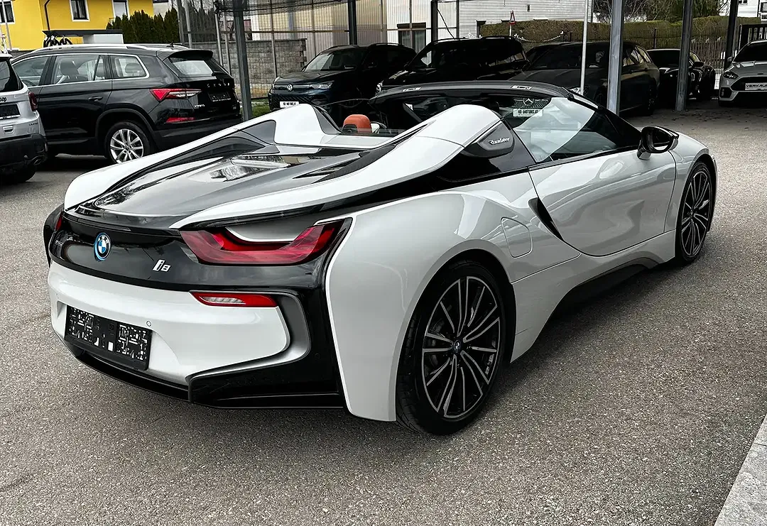 BMW i8 - Thumbnail 12