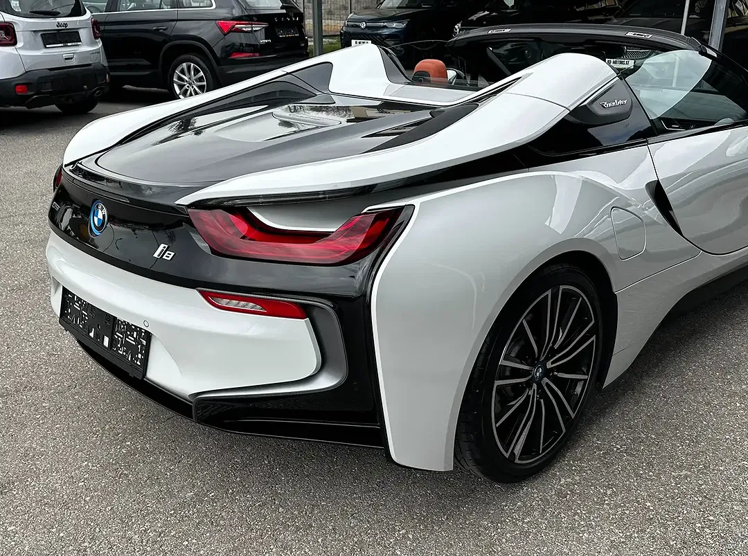 BMW i8 - Thumbnail 13