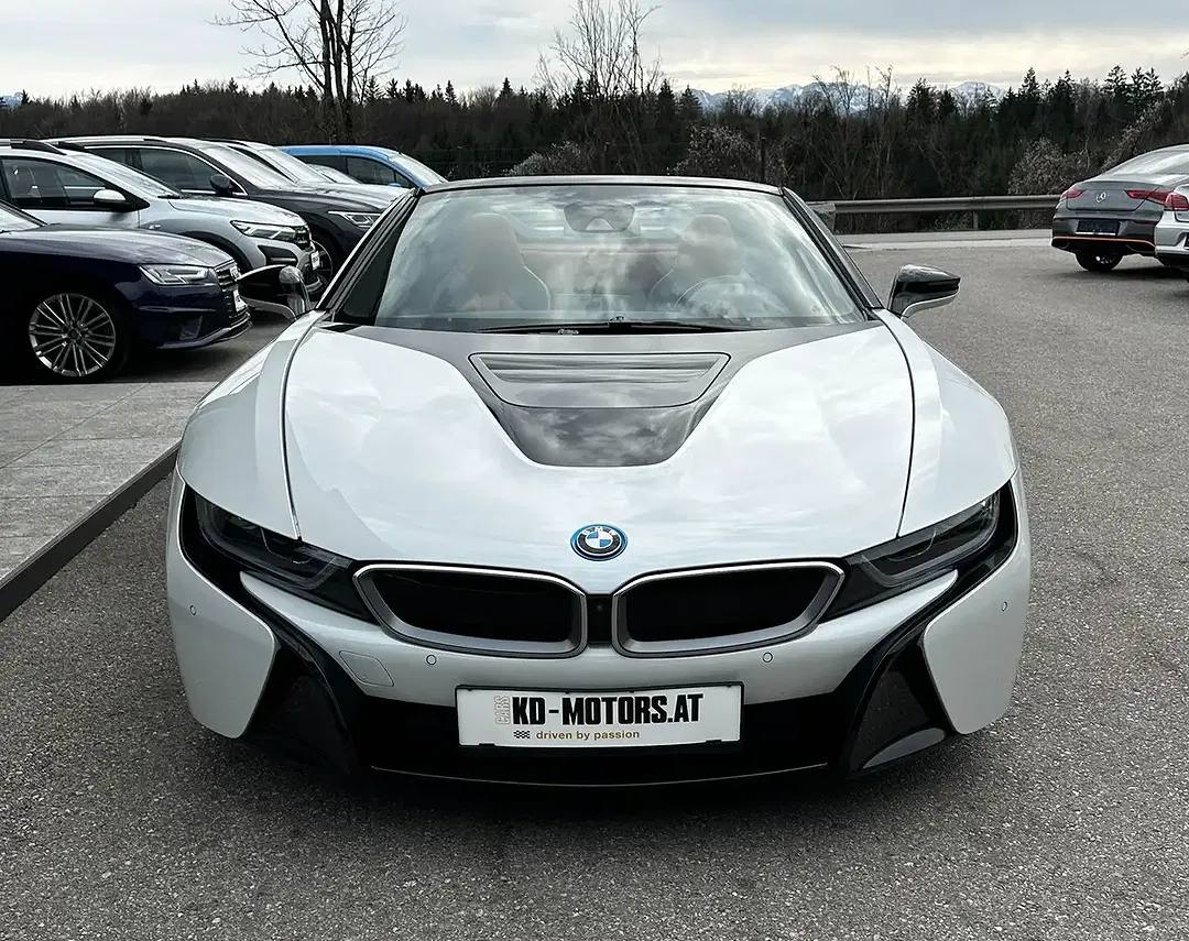 BMW i8 - Thumbnail 2