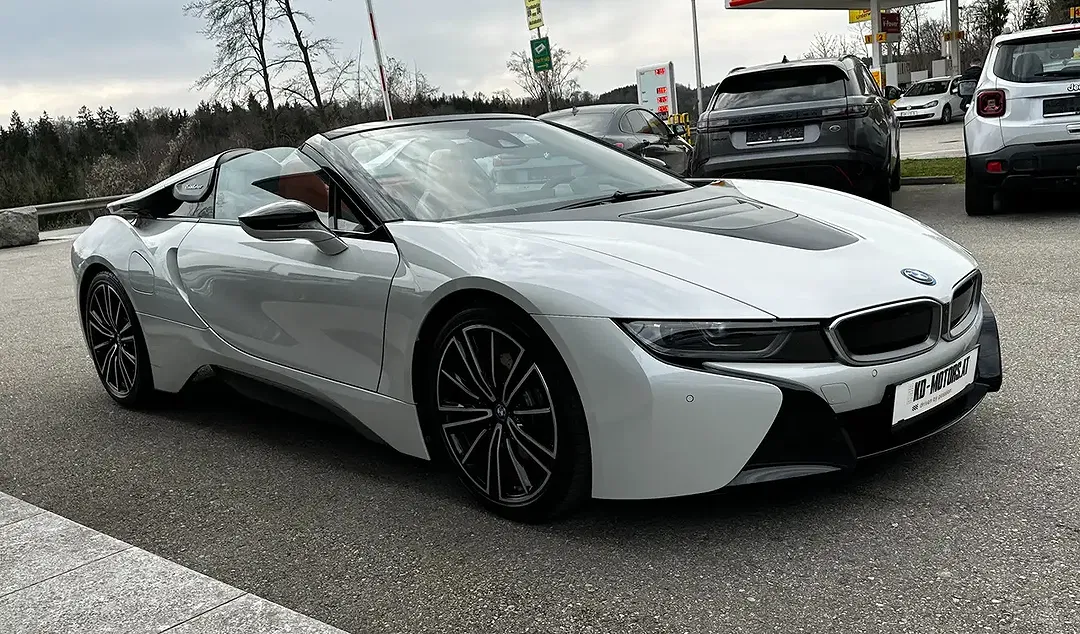 BMW i8 - Thumbnail 3