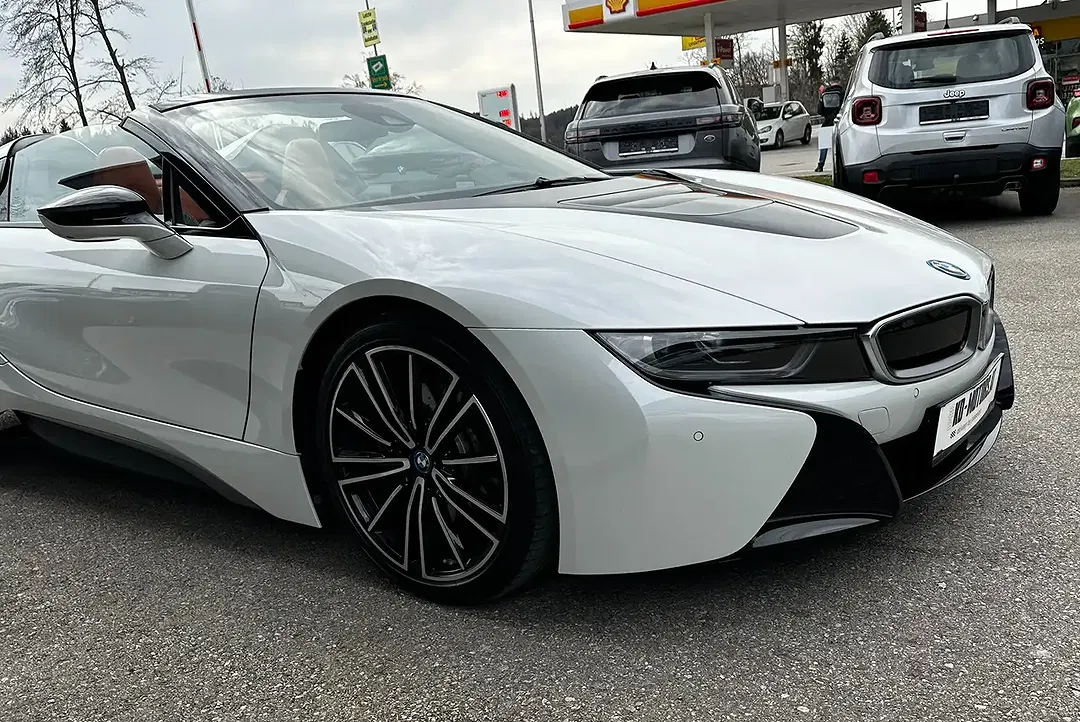 BMW i8 - Thumbnail 4