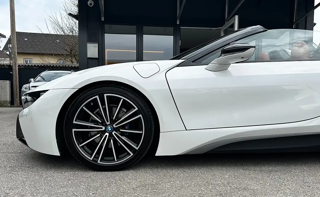 BMW i8 - Thumbnail 8
