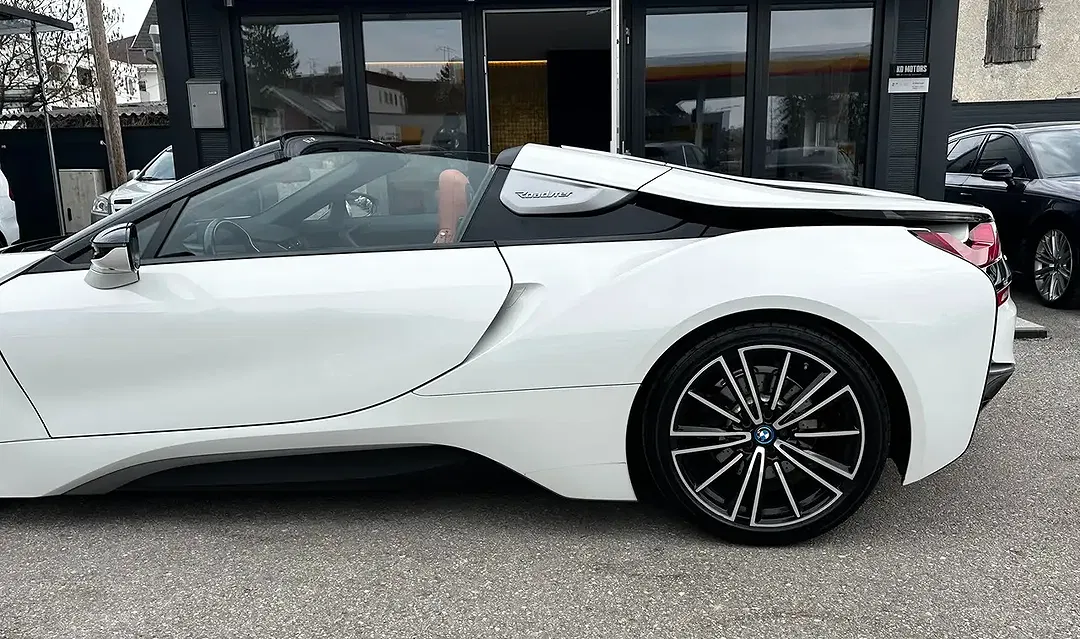 BMW i8 - Thumbnail 9