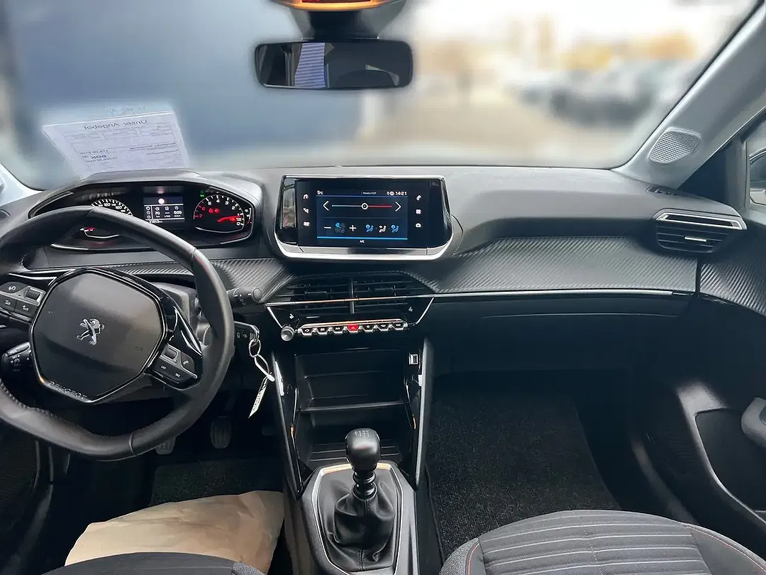 Peugeot 208 - Thumbnail 10