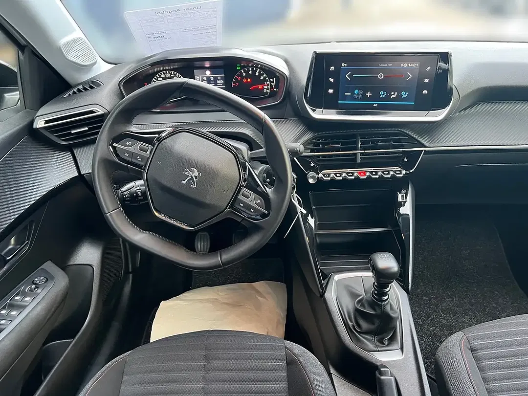 Peugeot 208 - Thumbnail 9