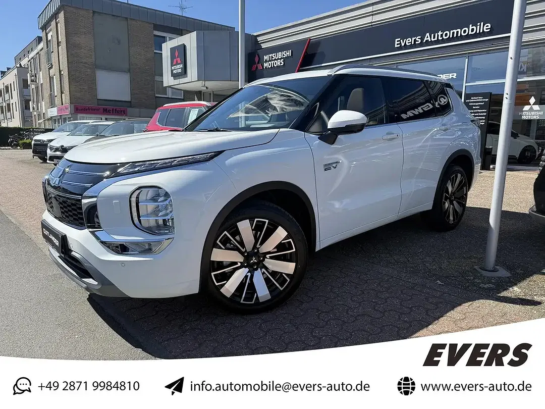 Mitsubishi Outlander - Thumbnail 1