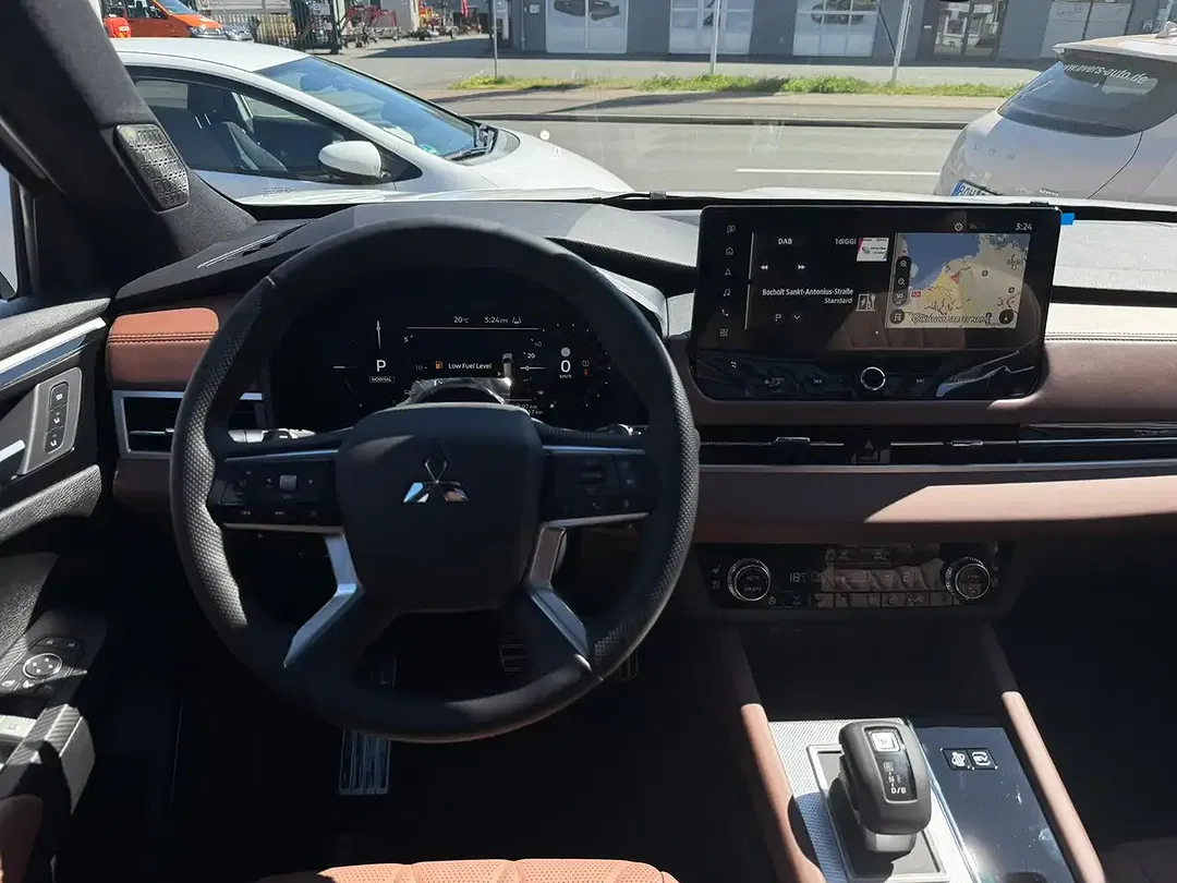 Mitsubishi Outlander - Thumbnail 12