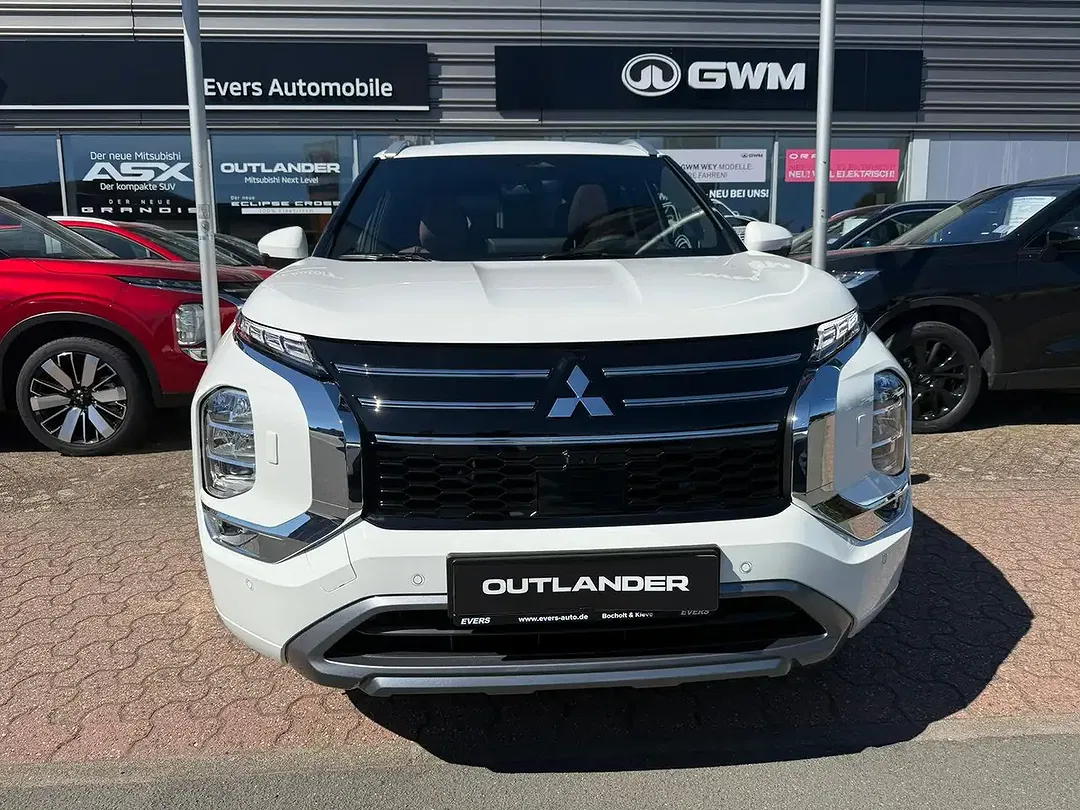 Mitsubishi Outlander - Thumbnail 3