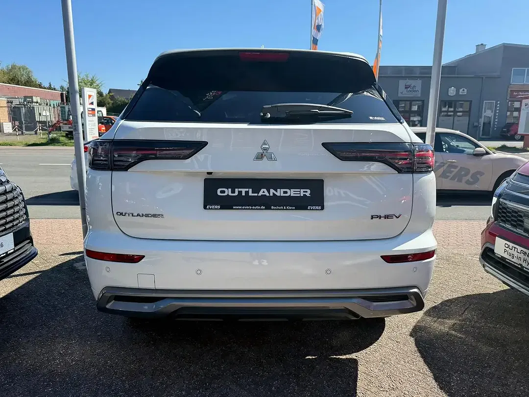 Mitsubishi Outlander - Thumbnail 6