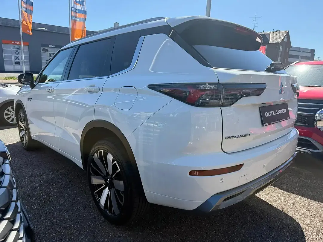 Mitsubishi Outlander - Thumbnail 7